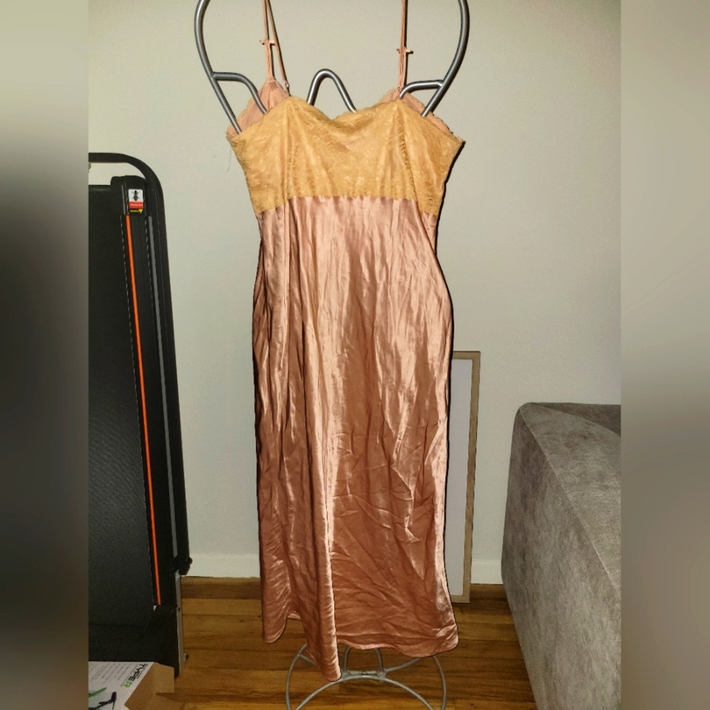 BNWOT Women's Gap Body 100% silk nightgown Rose gold